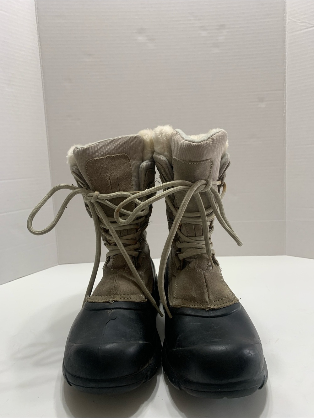 3M Thinsulate Beige and Black Women's Winter Lace-Up Boots